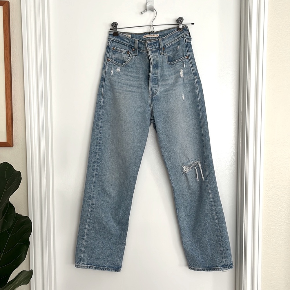 Levi's Ribcage Straight Ankle jeans. Size 25